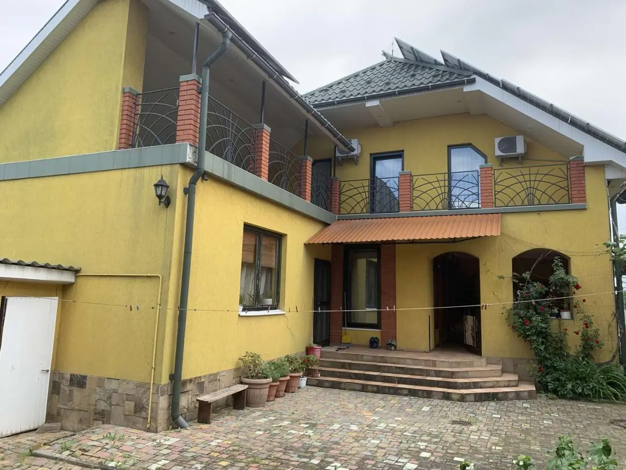 Продається чудовий будинок,комфортне житло м.Виноградів